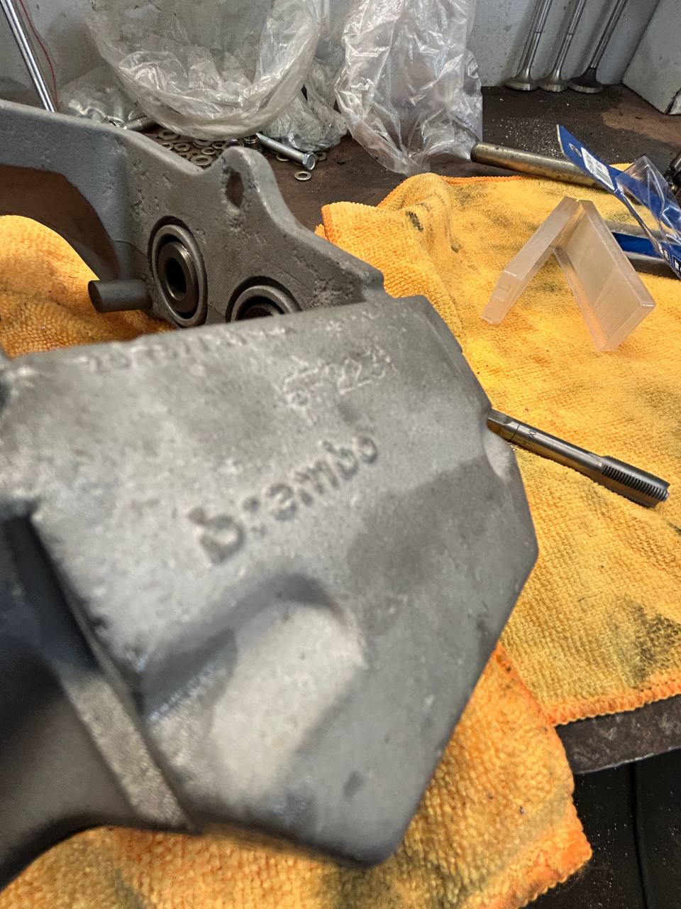 Корпус суппорта Brembo в процессе восстановления